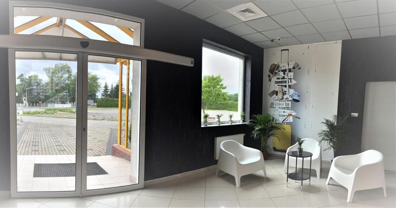 Hotel Zolta Walizka Gosciniec Podrzewie Esterno foto