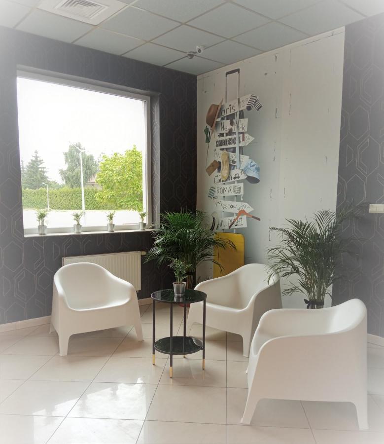 Hotel Zolta Walizka Gosciniec Podrzewie Esterno foto