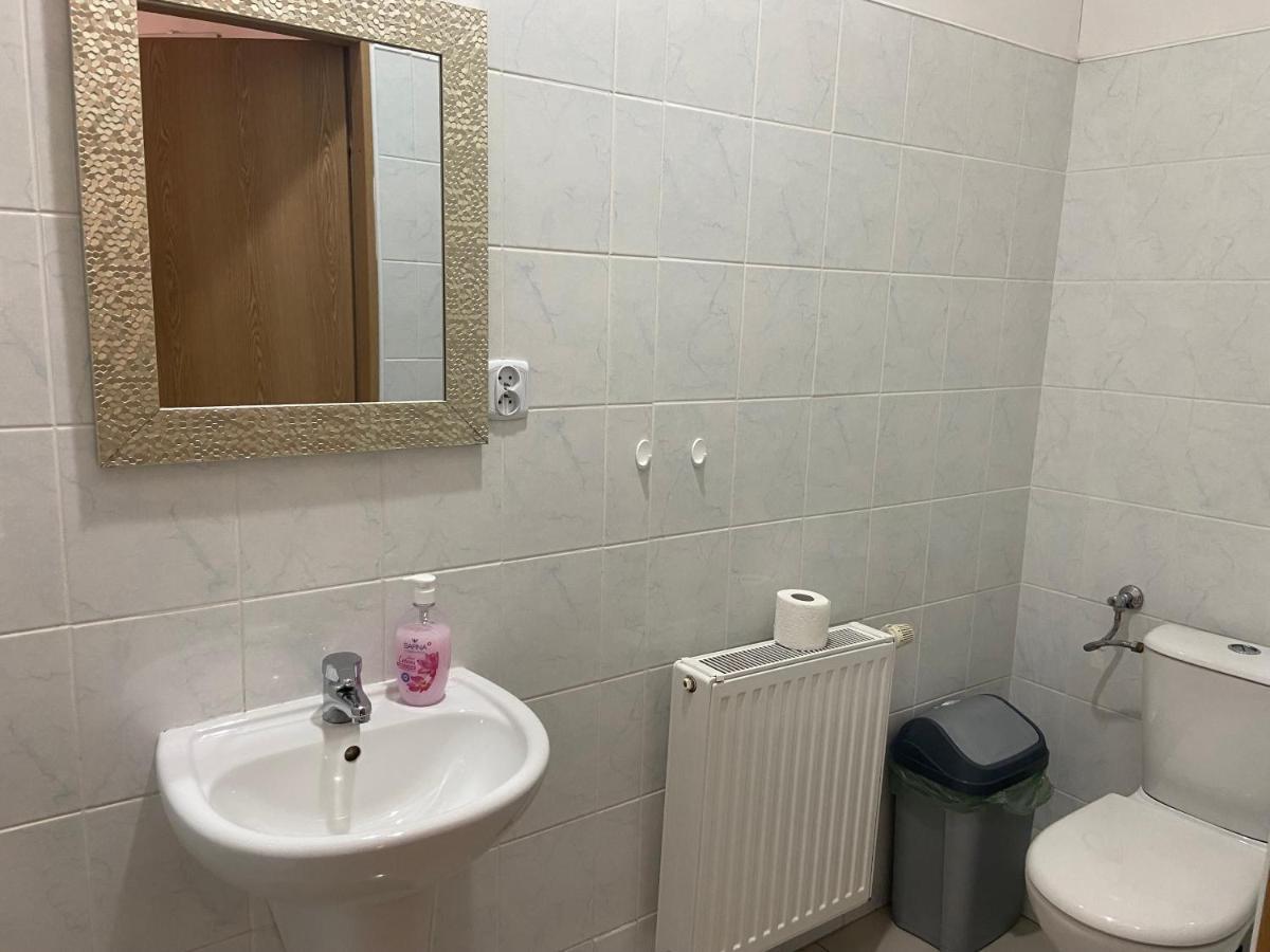 Hotel Zolta Walizka Gosciniec Podrzewie Esterno foto
