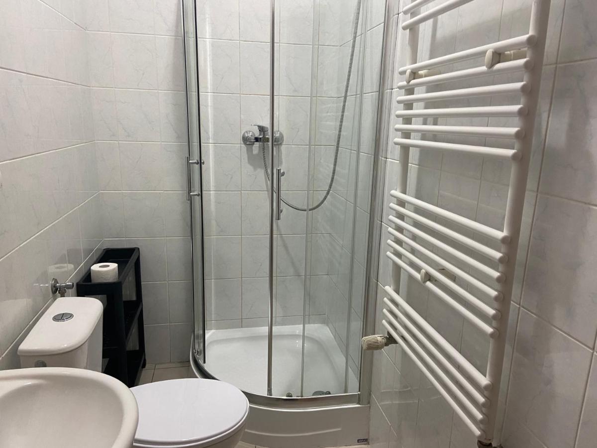 Hotel Zolta Walizka Gosciniec Podrzewie Esterno foto