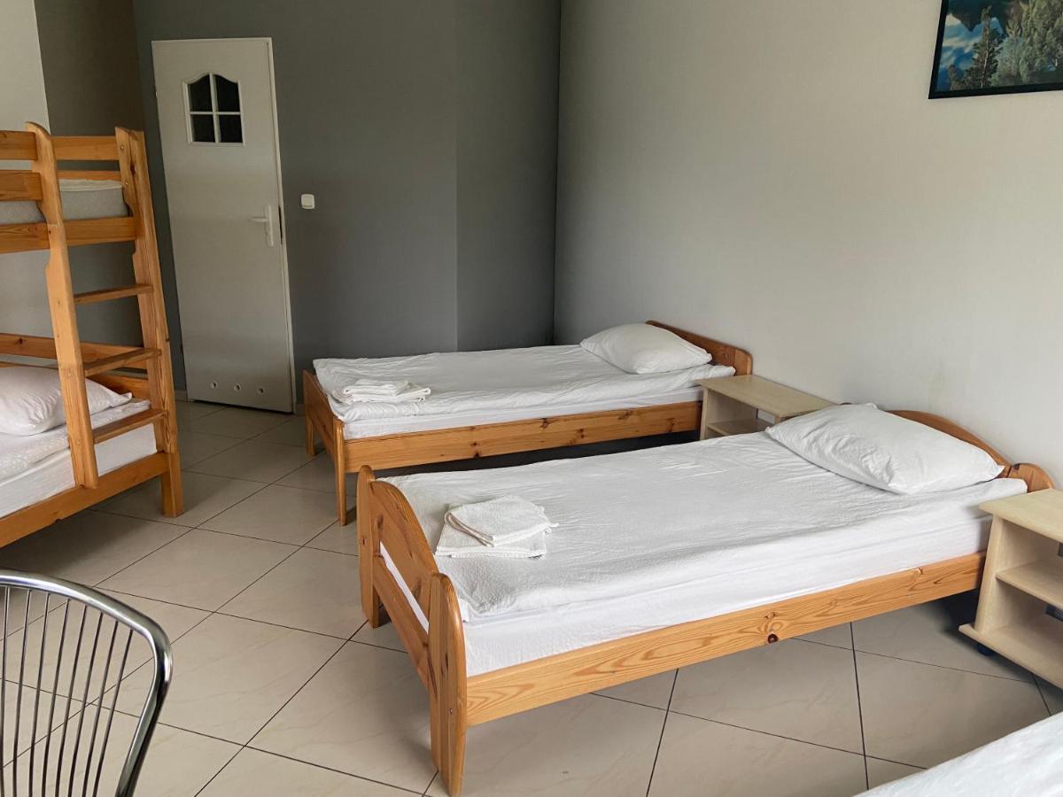 Hotel Zolta Walizka Gosciniec Podrzewie Esterno foto