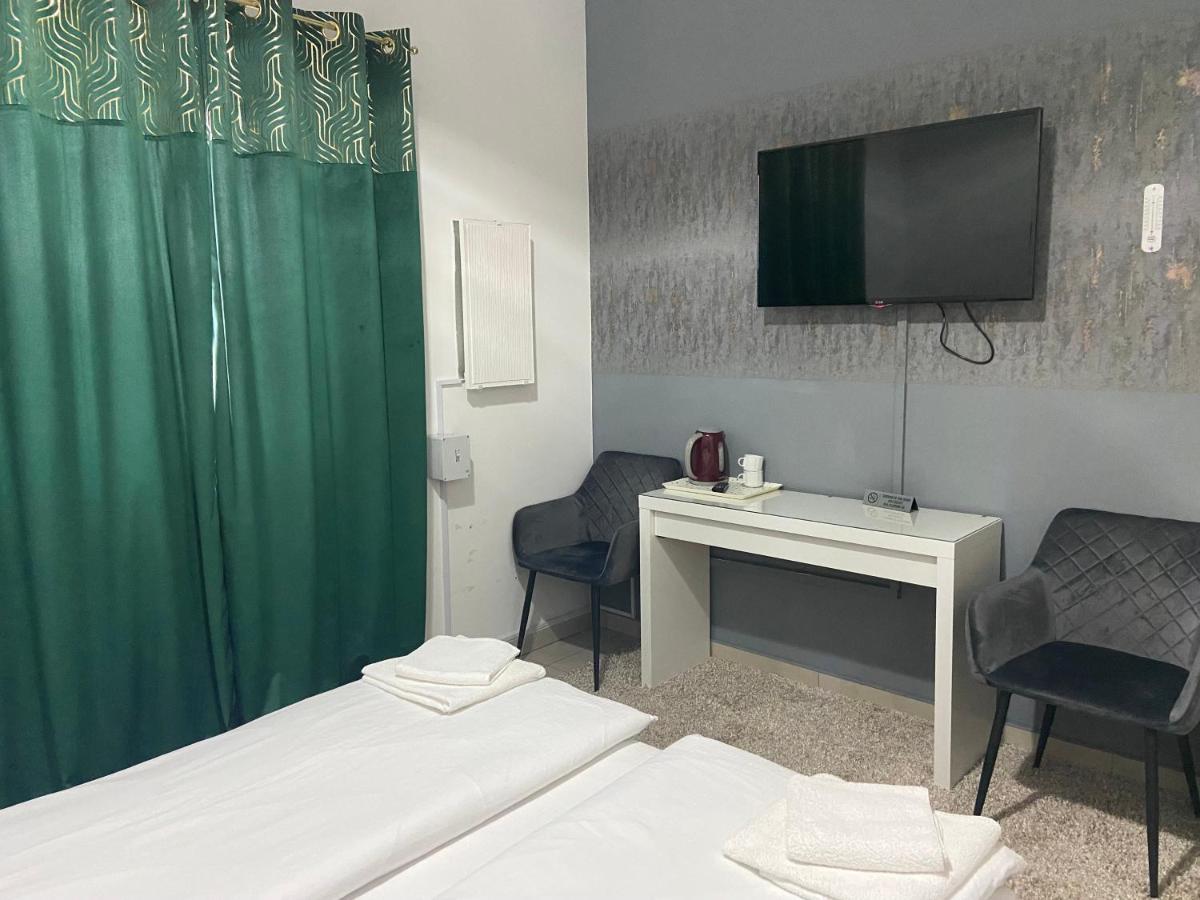 Hotel Zolta Walizka Gosciniec Podrzewie Esterno foto