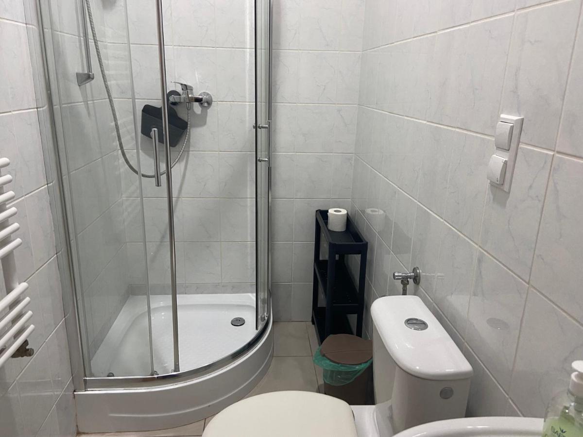 Hotel Zolta Walizka Gosciniec Podrzewie Esterno foto