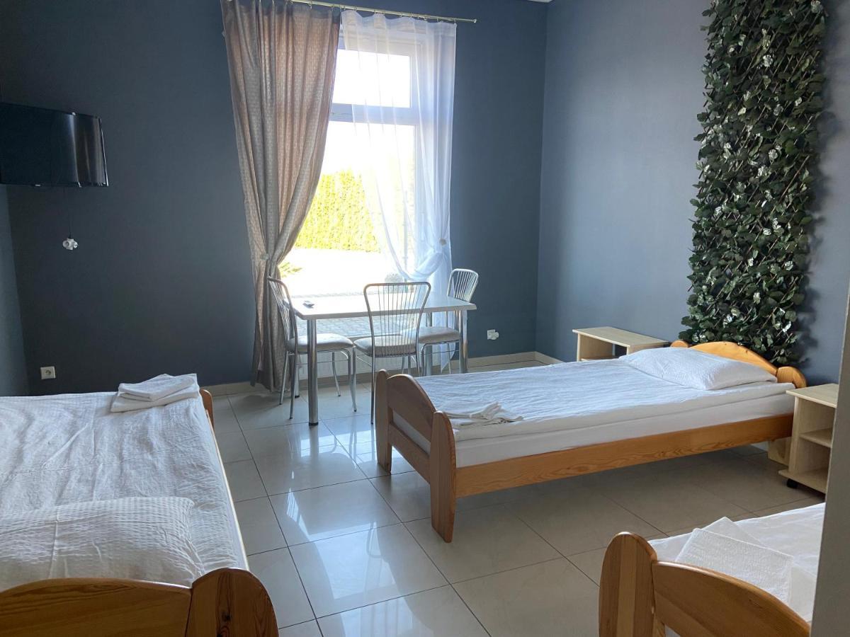 Hotel Zolta Walizka Gosciniec Podrzewie Esterno foto