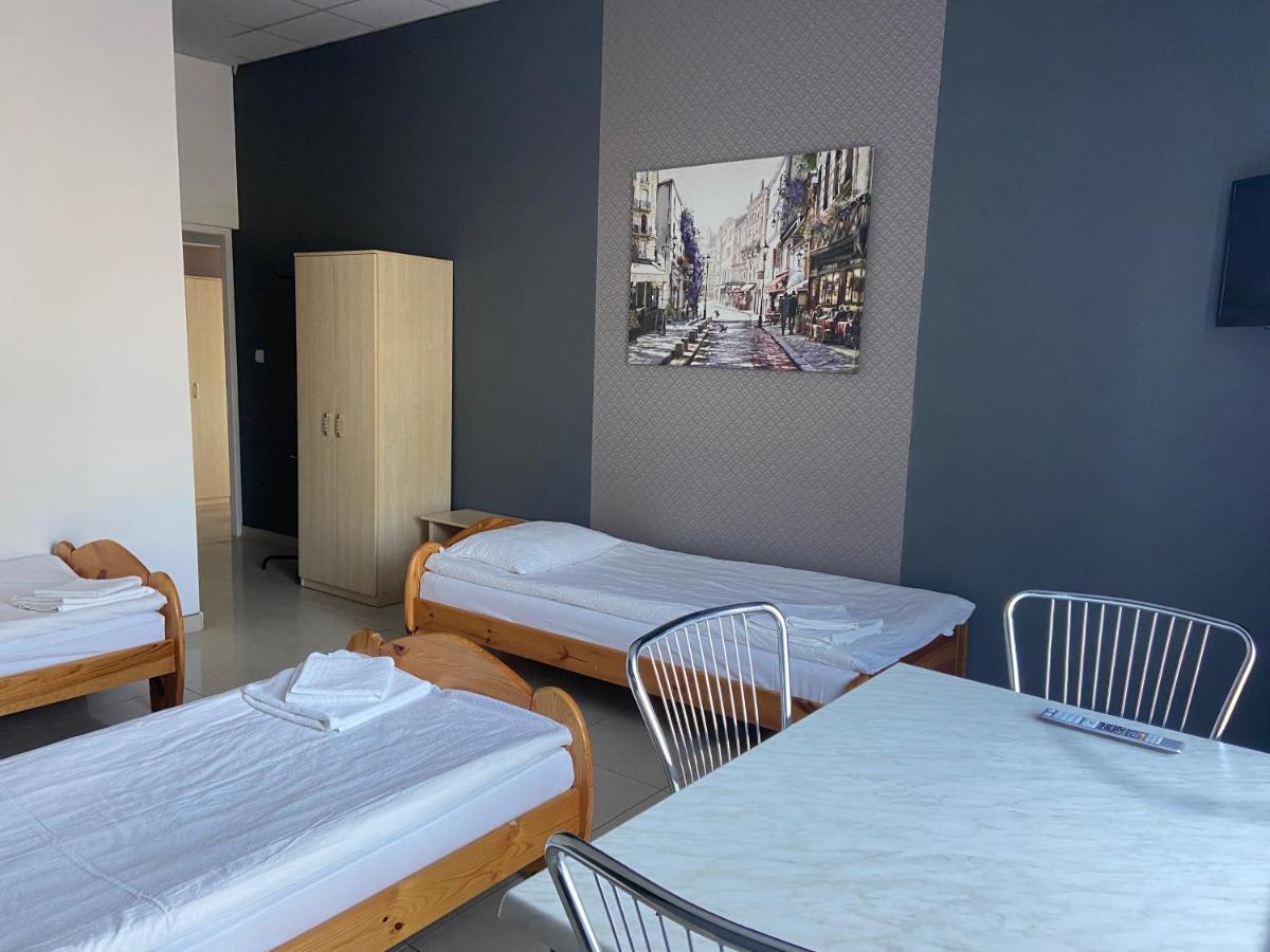 Hotel Zolta Walizka Gosciniec Podrzewie Esterno foto