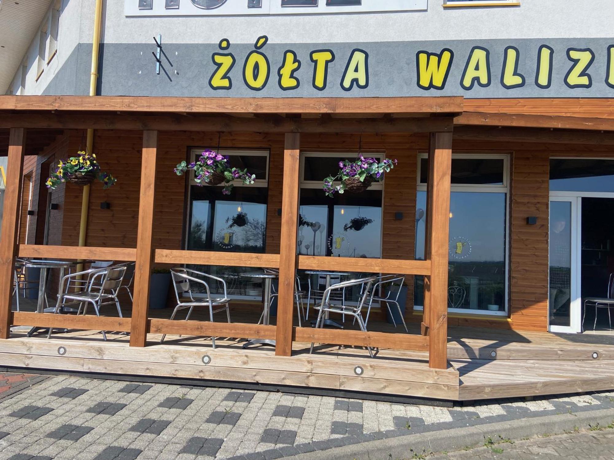 Hotel Zolta Walizka Gosciniec Podrzewie Esterno foto